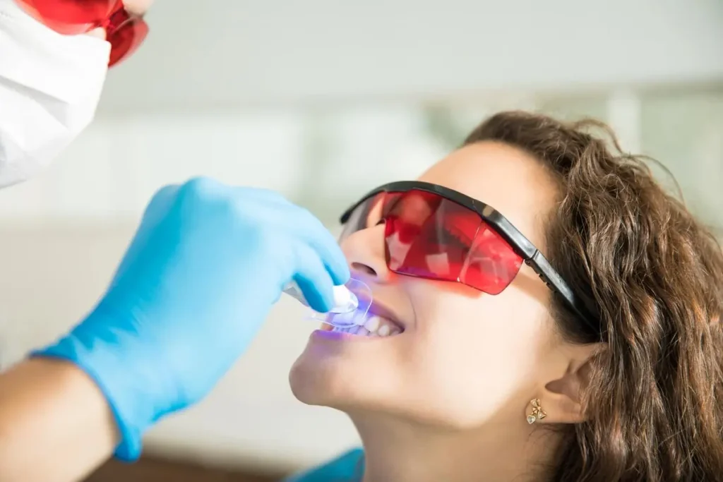 De moderne patiënt die zoekt naar dental city nieuwegein is vaak goed geïnformeerd en verwacht de hoogste standaarden. Bij IDC blijven we investeren in digitale tandheelkunde. Het scannen van het gebit met een intra-orale scanner vervangt de traditionele, ongemakkelijke hapjes. Dit is niet alleen comfortabeler voor de patiënt, maar levert ook veel nauwkeurigere data op voor kronen en bruggen.