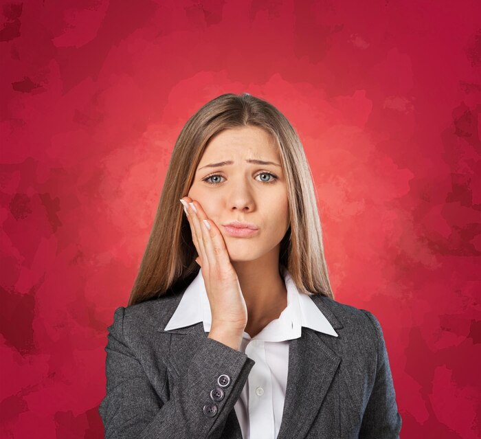 علامات أنك بحاجة لزيارة طبيب الأسنان فورًا